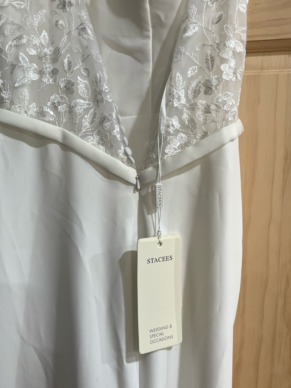 Stacees brand new White V-Neck Fitted Wedding Dress - Picture 3 of 7